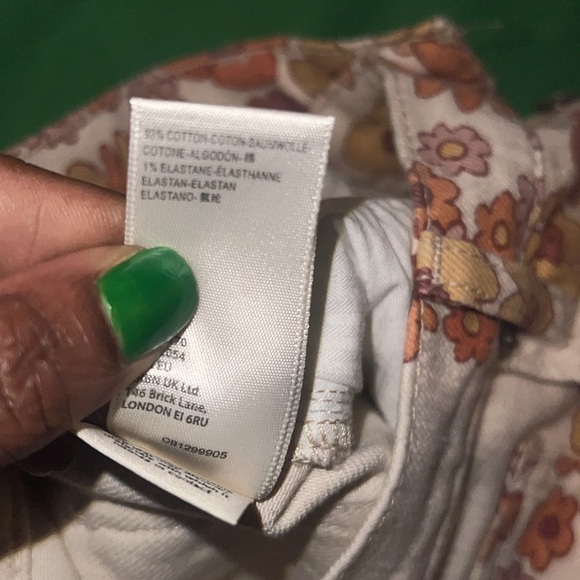 We The Free High Waist Cream and Orange Floral Shorts size 26 - Picture 8 of 8